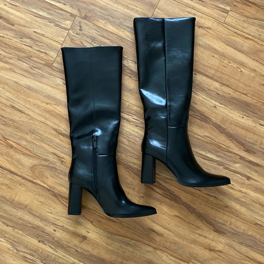 Knee high boots NWT